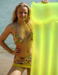 Hot Ero Katya in swimsuite posing on the beach